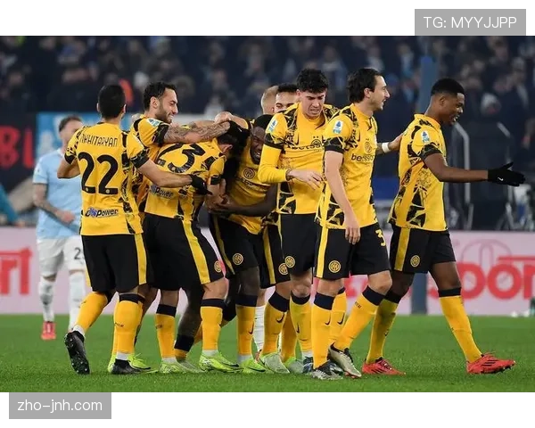 国米定位球战术成为得分利器,角球进攻中多点包抄战术执行精准 国米定位球战术成为得分利器,角球进攻中多点包抄战术执行精准